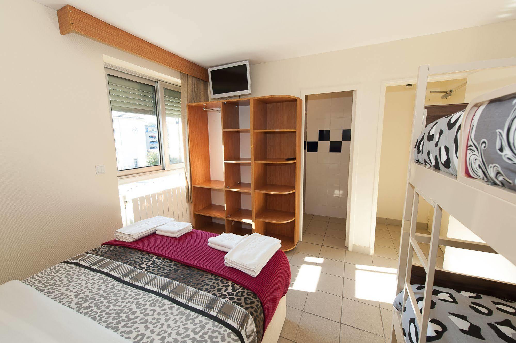 Helios Hotel Poitiers Bagian luar foto