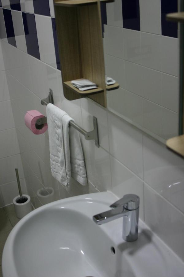 Helios Hotel Poitiers Bagian luar foto