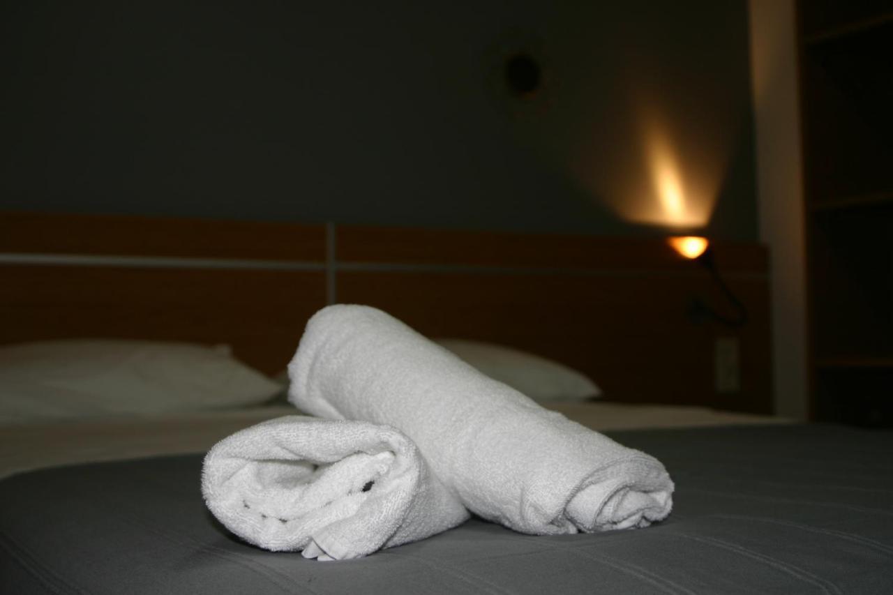 Helios Hotel Poitiers Bagian luar foto