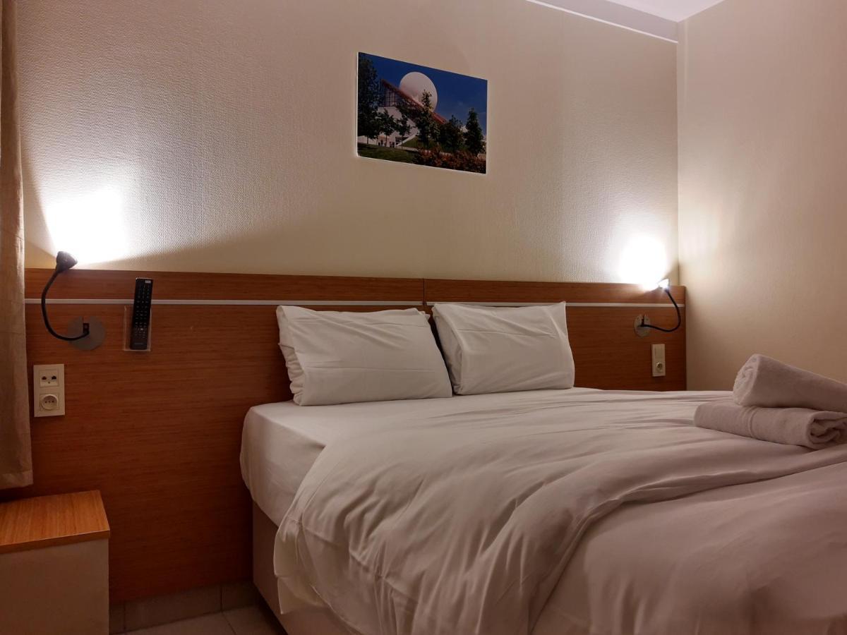 Helios Hotel Poitiers Bagian luar foto
