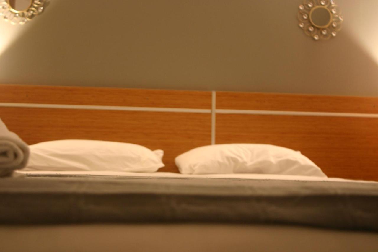 Helios Hotel Poitiers Bagian luar foto